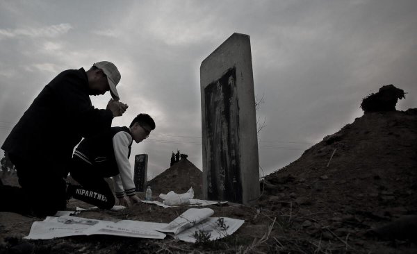 女儿为什么不能给父亲烧纸