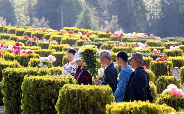 女儿为什么不能给父亲烧纸