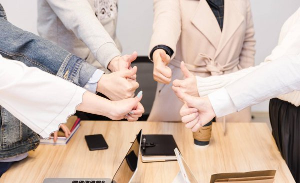 跟老板聊天高情商话题