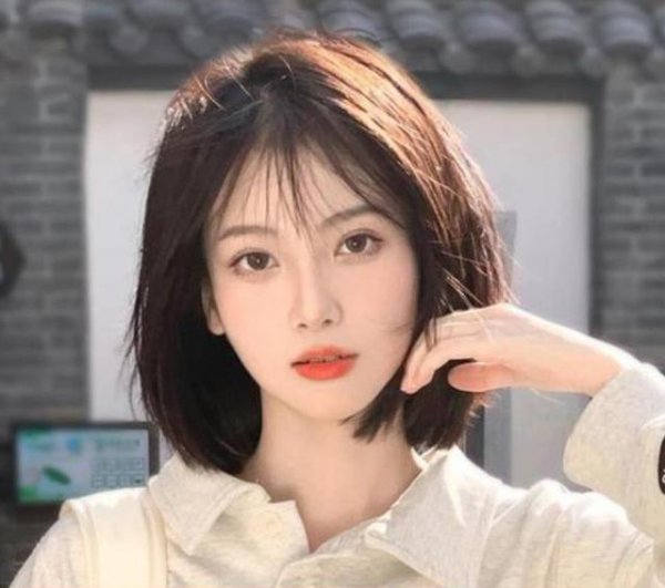 2022年流行短发发型女图片