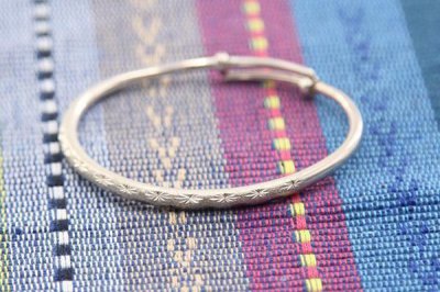 银手镯突然变黑是什么原因 戴银首饰变黑和身体有关系吗