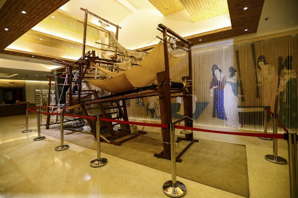 红楼梦为什么叫红楼梦这个名字