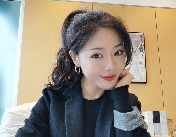 邓家佳个人资料简介