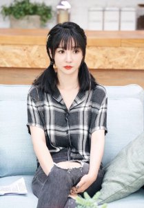 柳岩个人资料简历 女神柳岩的早年经历和个人感情生活