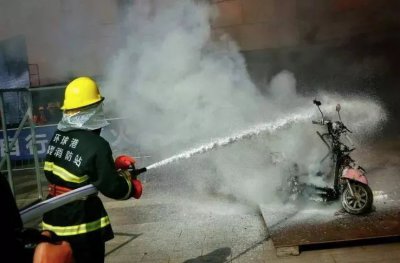 电动自行车锂电池充电正确方法图解 自行车如何充电安全