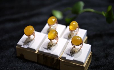 天然蜜蜡是怎么形成的 蜜蜡这种东西有什么功效和作用