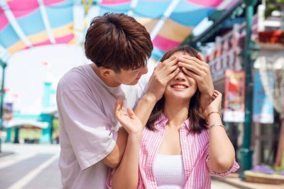 轻易就答应分手的男人心理 说分手男生马上同意说明什么