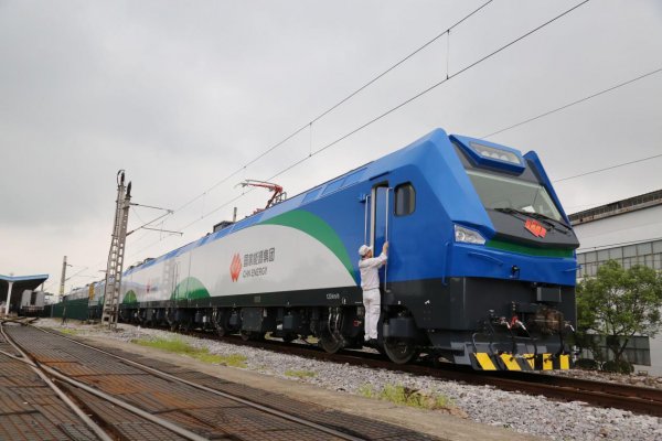 火车以什么动力及其原理