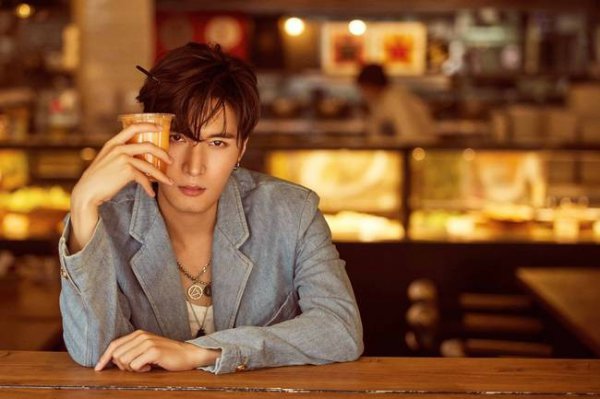 朱赞锦演的陈情令中的谁