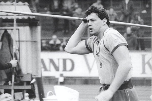 标枪世界纪录多少米