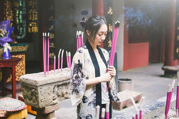 去寺庙上香的规矩和忌讳