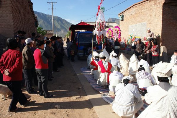 为什么人死后要盖住脸