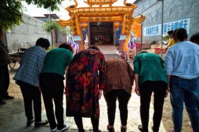 守灵的人一般是什么人 人去世后选择守灵人的规矩和禁忌