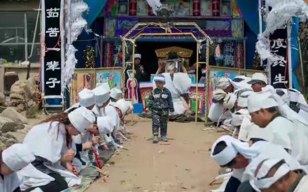 守灵的人一般是什么人