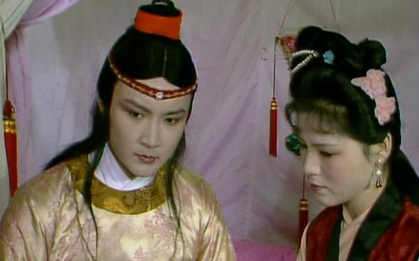 袭人和贾宝玉什么关系