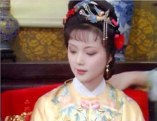 袭人和贾宝玉什么关系