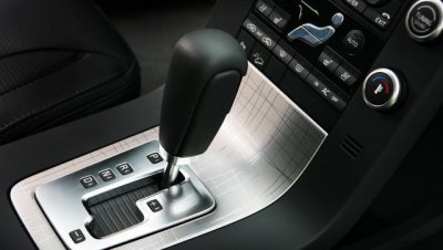 下坡自动挡的车怎么开比较好 怎么开下坡路最安全