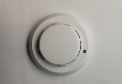 火警报警器一直响怎么关掉 家里烟雾报警器老是响怎么办