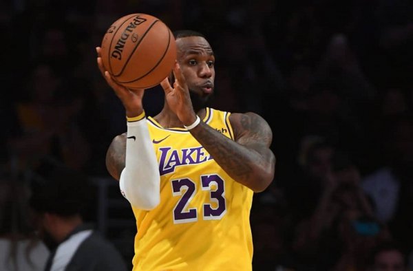 篮球小前锋站位图解