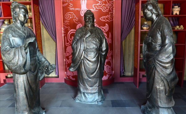 七步诗为什么有两个版本