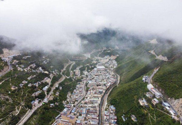 德钦县属于哪个省哪个市