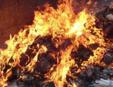 焚书坑儒的影响危害 秦始皇焚书坑儒对文化的消极影响