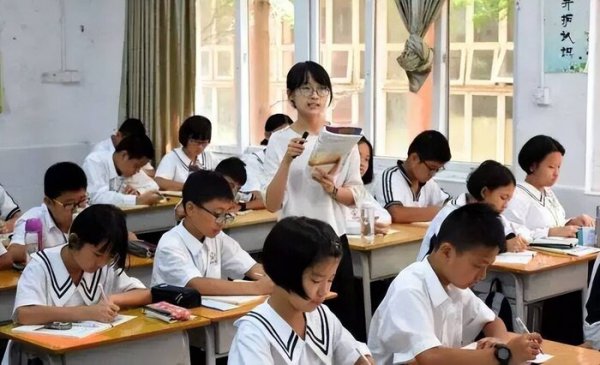 中国取消高考是哪一年