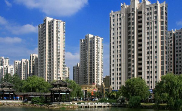 楼房西户和东户哪个好