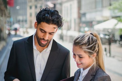 女生吊着你玩的特征 女生把你当备胎会有什么表现