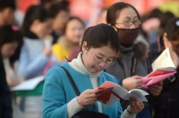 国土局一月工资多少钱