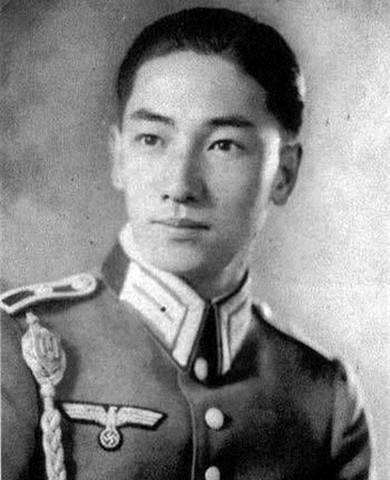 邱爱伦和蒋纬国是怎么认识的