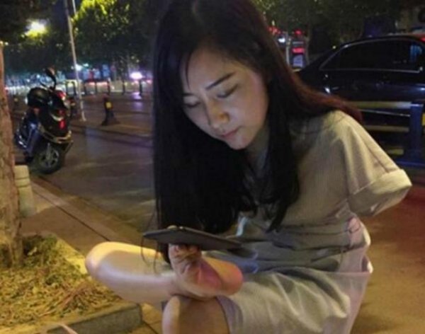 无臂女孩杨莉的断臂原因介绍