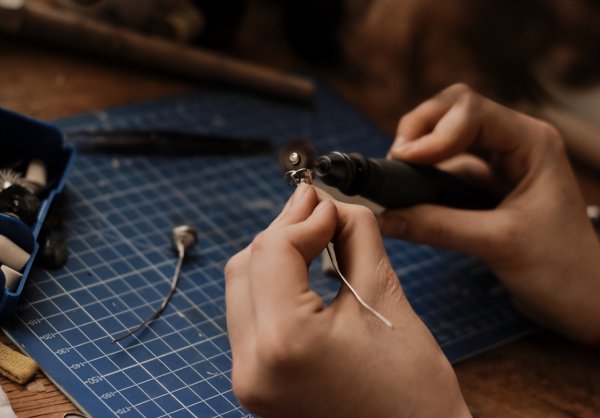 小学老师多少钱一个月