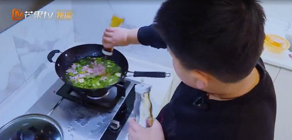 杜华儿子为什么参加变形记