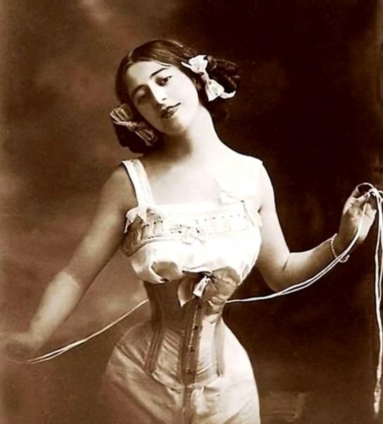 欧洲束腰的发展历程