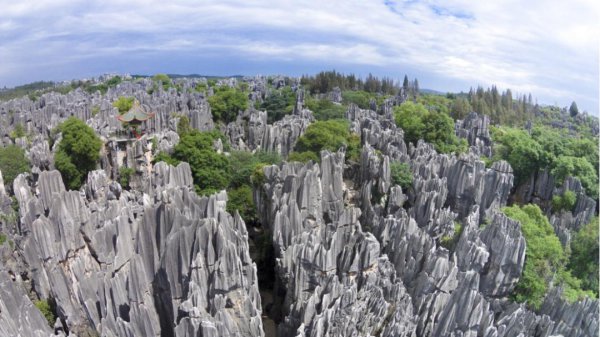 喀斯特地貌形成原因