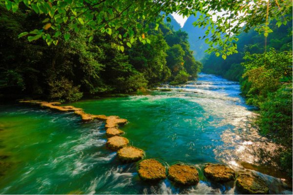 喀斯特地貌形成原因