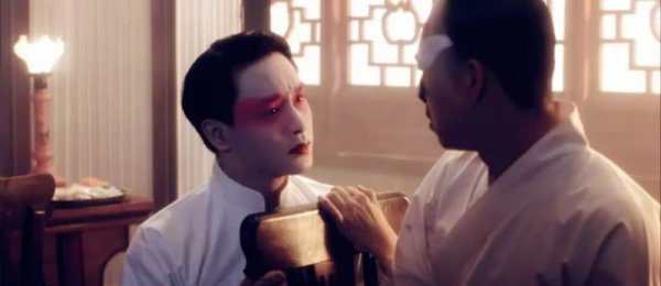 袁四爷对蝶衣做了什么