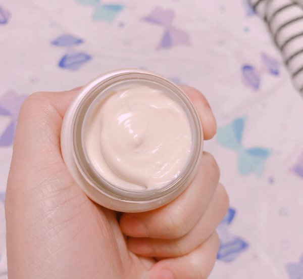 眼霜早晚都要用吗