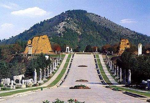 武则天的墓地葬在哪里