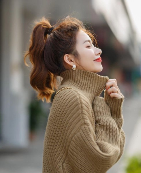 黑色牛仔裤配什么颜色上衣好看