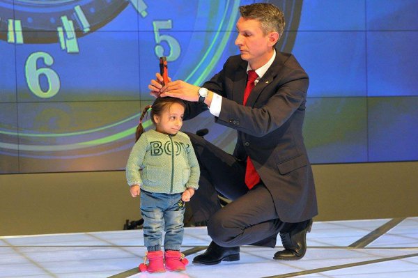 世界最矮小女性乔蒂·阿姆奇