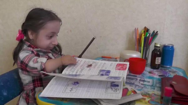 世界最矮小女性乔蒂·阿姆奇