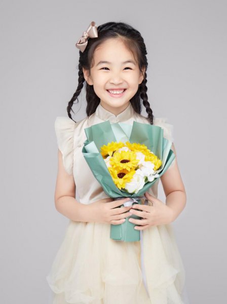 杨鸣妻子是做什么的