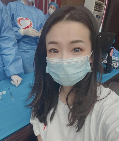 杨鸣妻子是做什么的