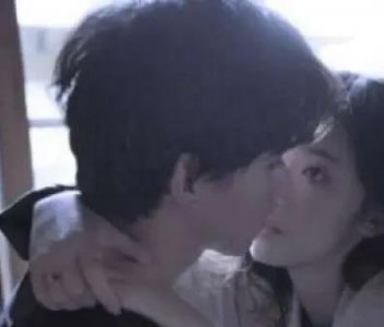 怎么诱惑男朋友 做三种动作可以吸引男朋友关注你