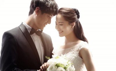 男生盯着女生看的原因 一个男人为什么喜欢盯着美女看