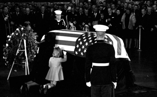 肯尼迪头盖骨事件