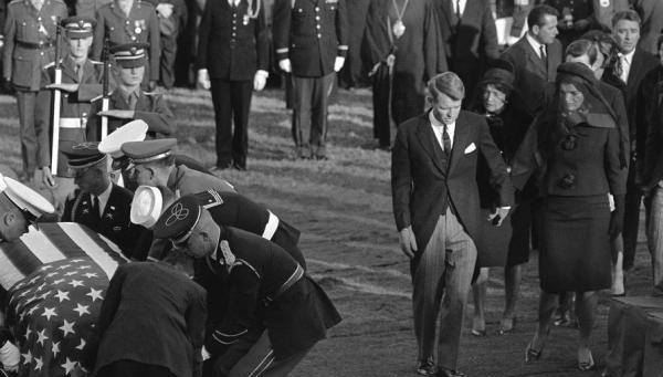 肯尼迪头盖骨事件