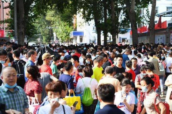 封闭学校一年多少钱初中